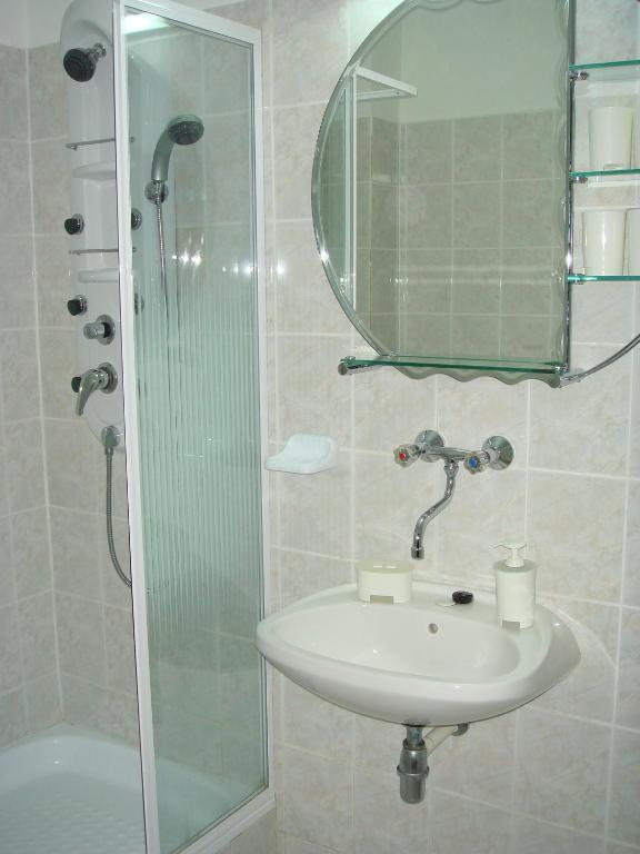 Róza Hotel és Apartmanház Esztergom Quarto foto