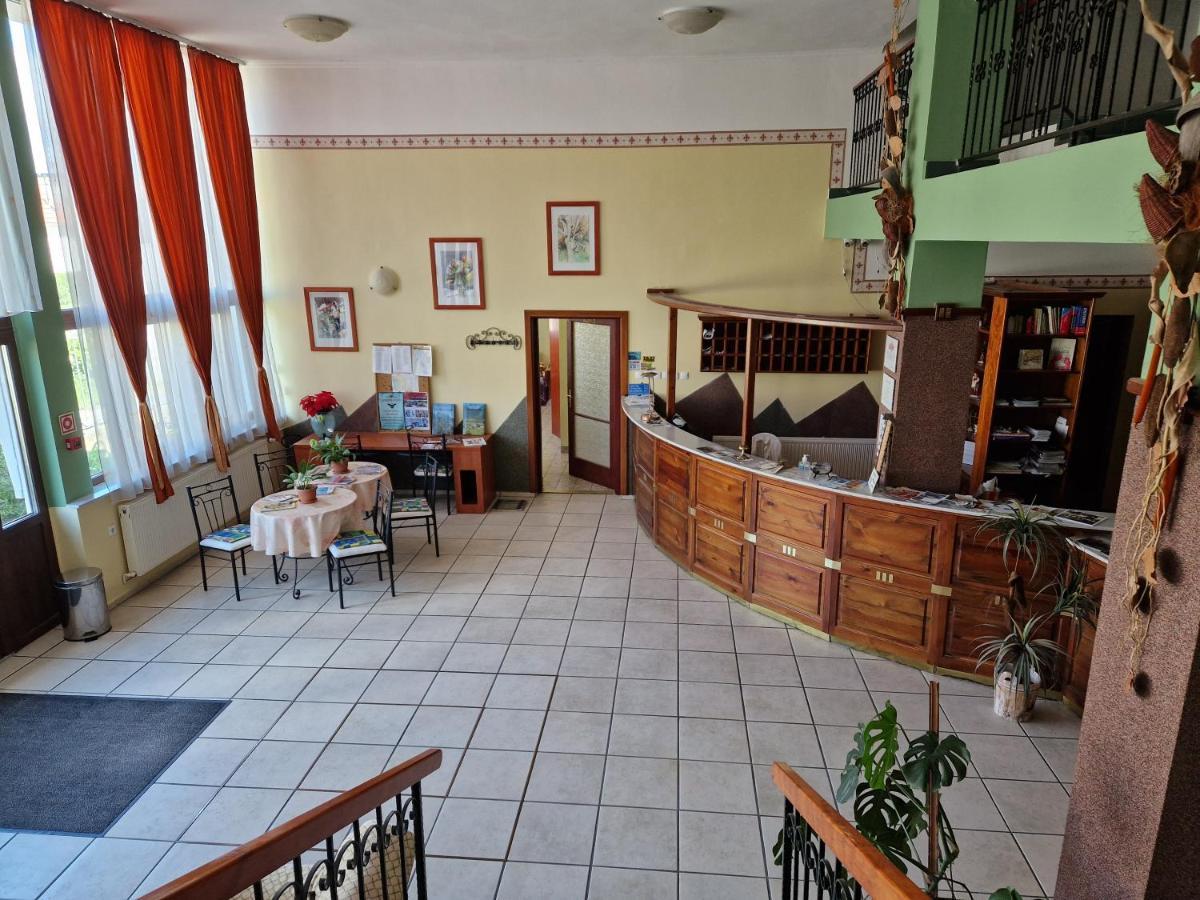 Róza Hotel és Apartmanház Esztergom Exterior foto