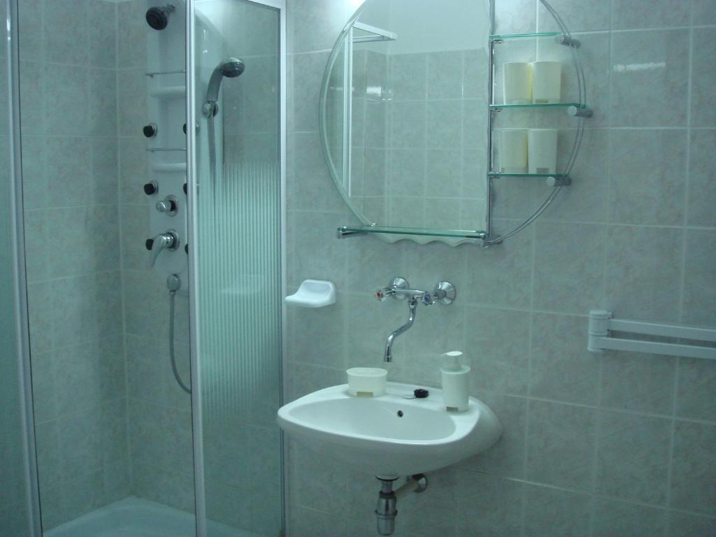 Róza Hotel és Apartmanház Esztergom Quarto foto