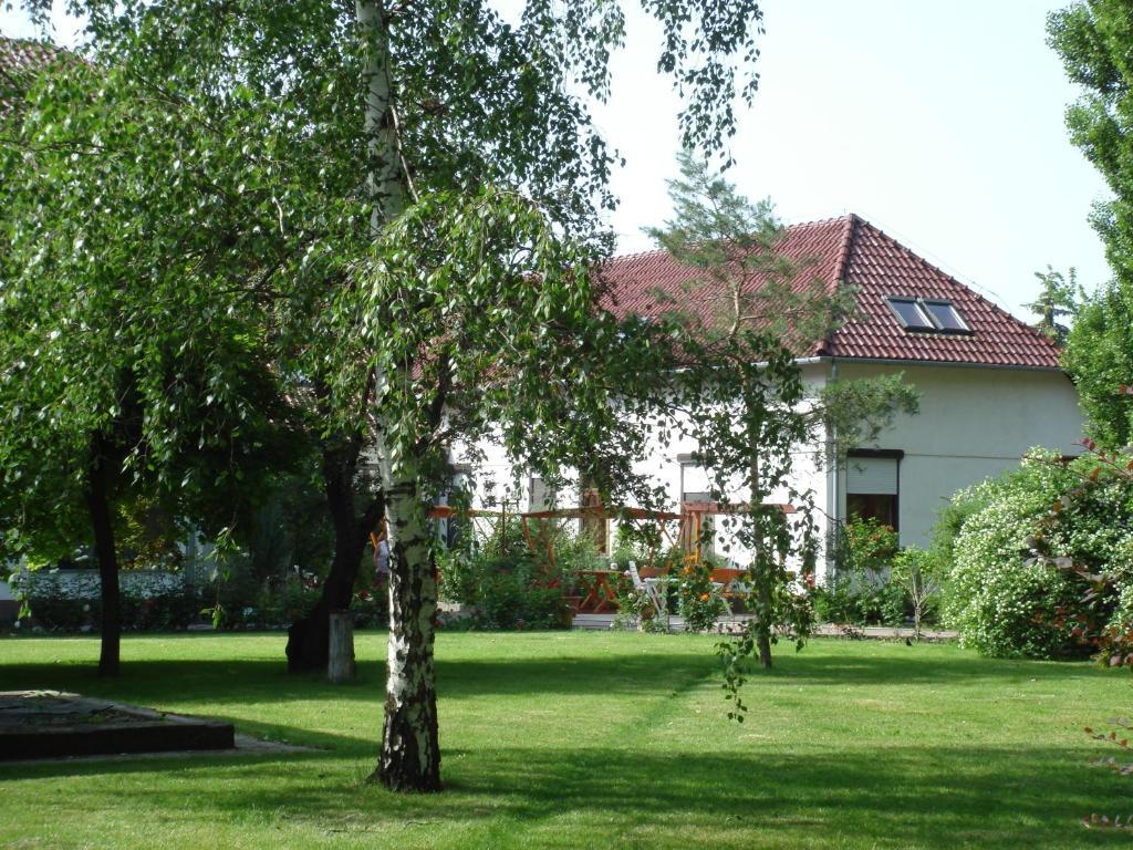 Róza Hotel és Apartmanház Esztergom Exterior foto